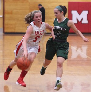 Taylor Moore guards Paige Amyouny